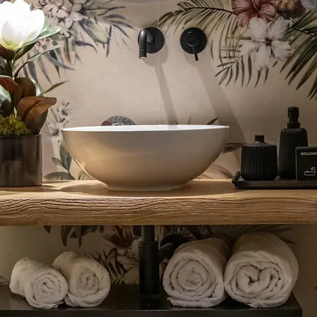 Noemi Chic And شقة فندقية لا سبيتسْيا