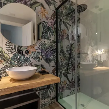 Noemi Chic And لا سبيتسْيا