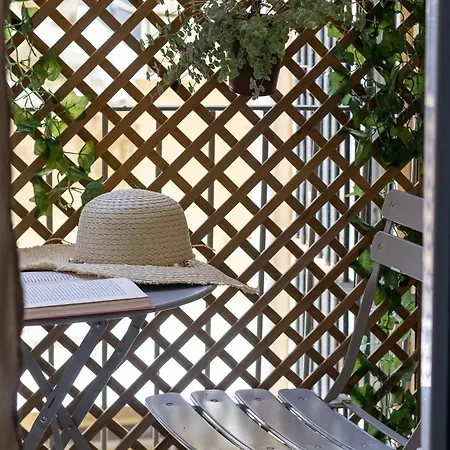 Noemi Chic And Aparthotel 4*