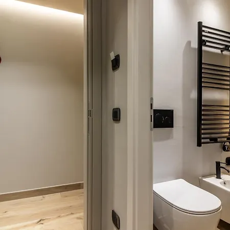 Aparthotel Noemi Chic And La Spezia