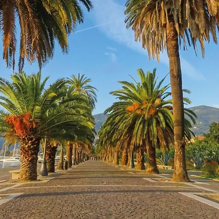 Noemi Chic And Aparthotel 4*