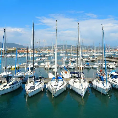 Noemi Chic And Aparthotel La Spezia